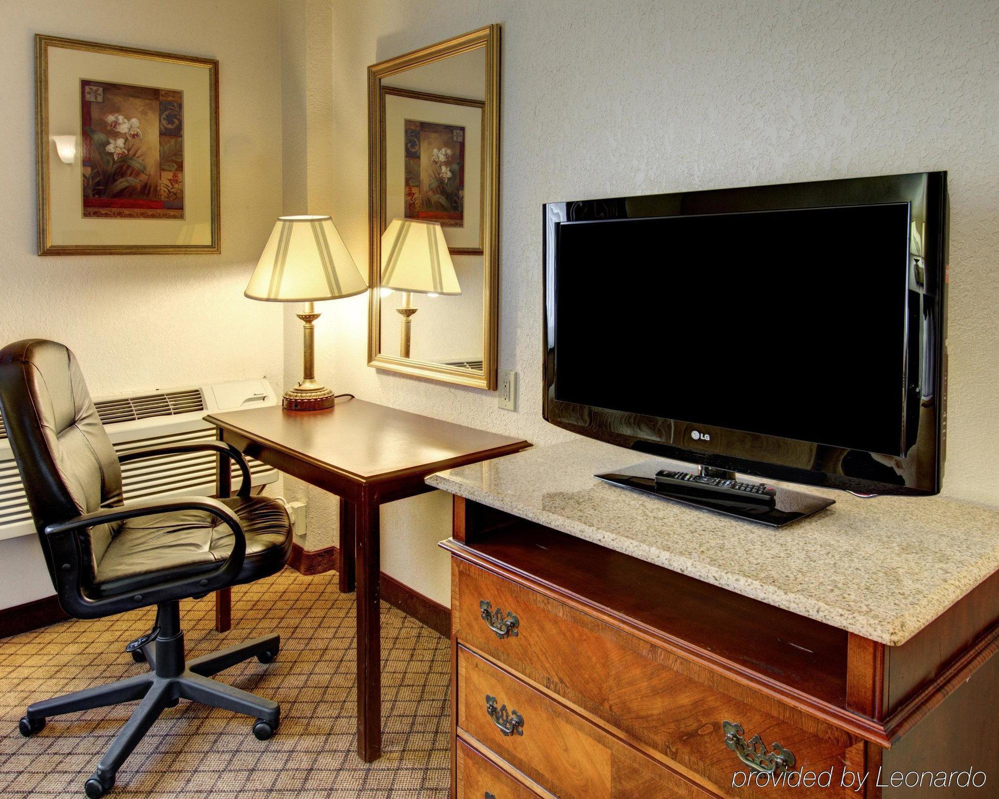 Quality Inn & Suites College Park Exterior foto