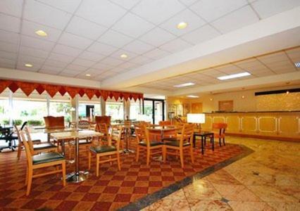 Quality Inn & Suites College Park Exterior foto